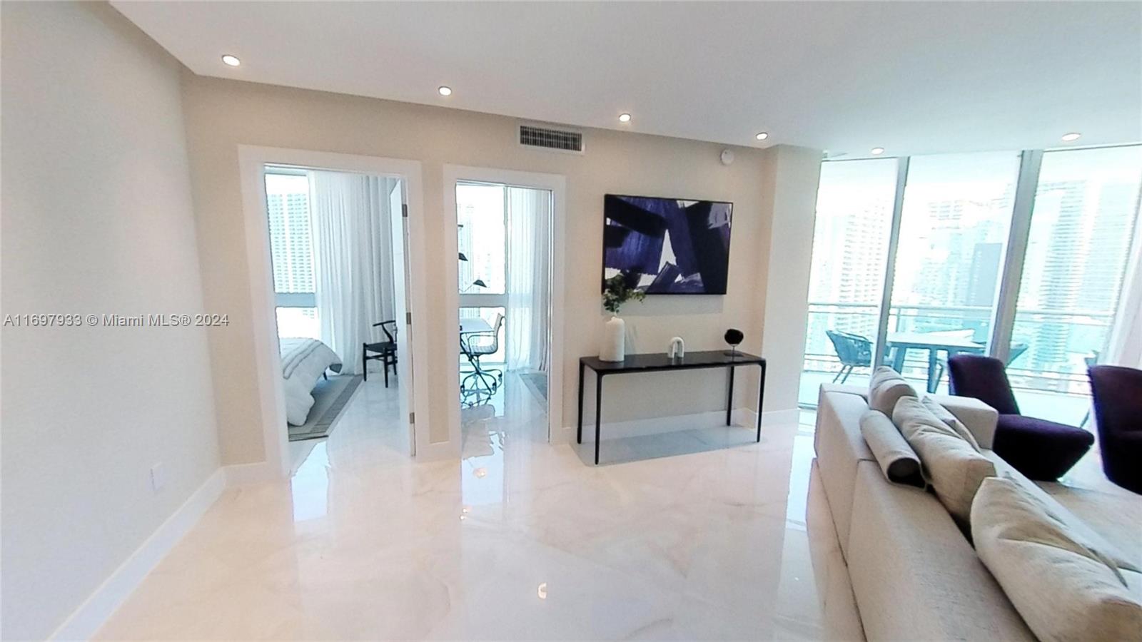 350 S Miami Ave #3902, Miami FL 33130
