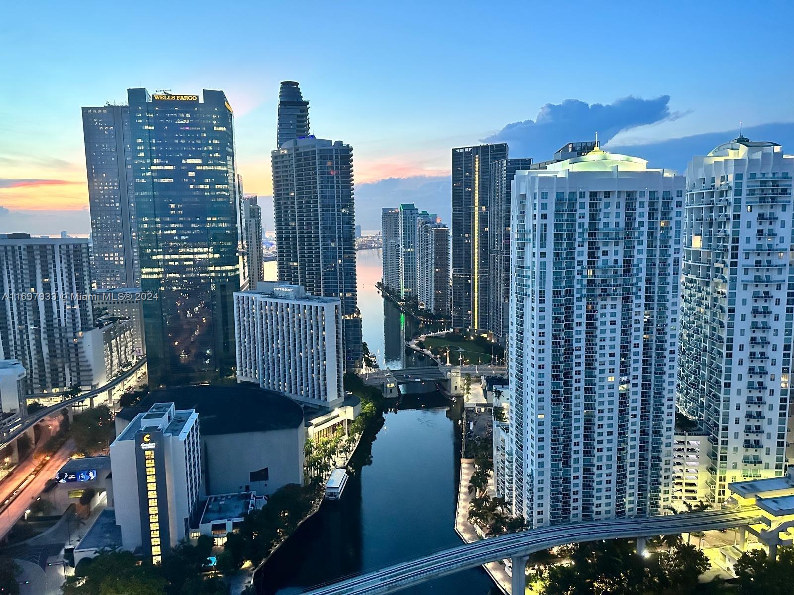 350 S Miami Ave #3902, Miami FL 33130