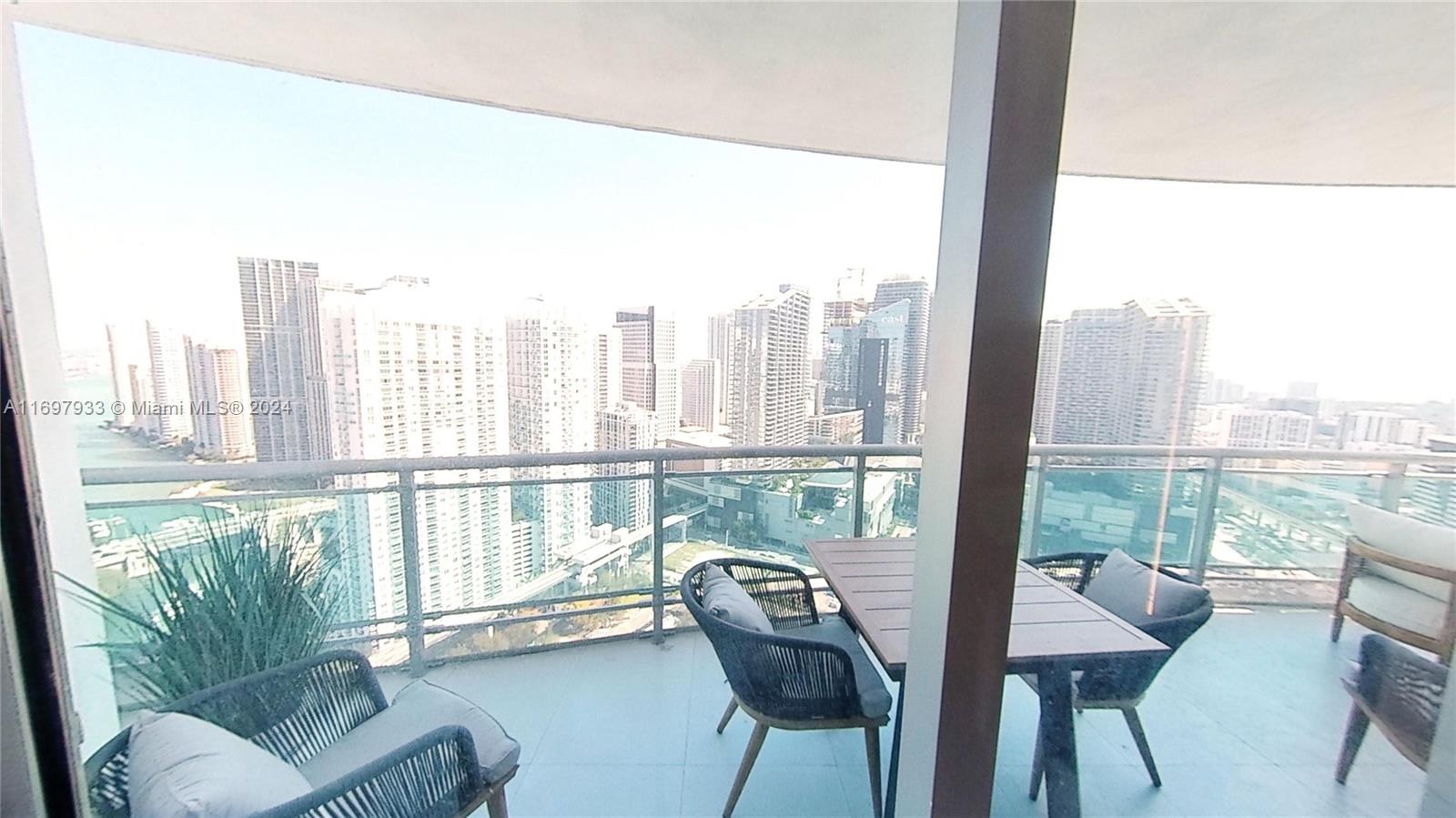 350 S Miami Ave #3902, Miami FL 33130