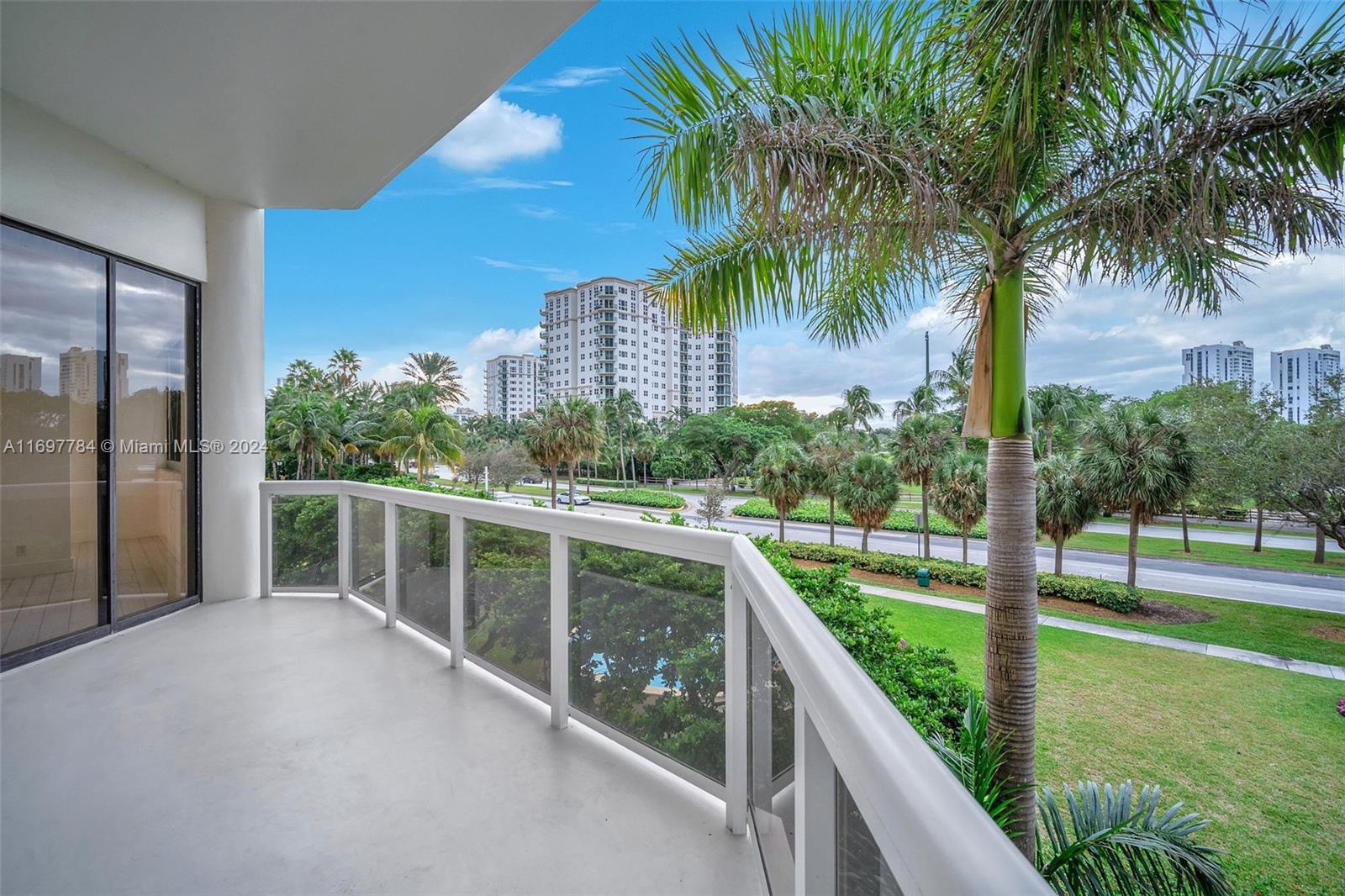 Condo for Sale in Aventura, FL