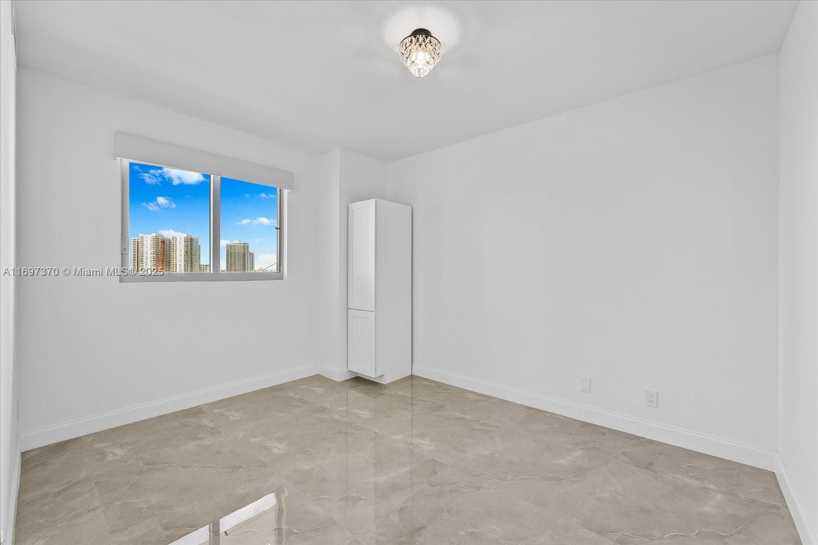 888 Biscayne Blvd #1804, Miami FL 33132