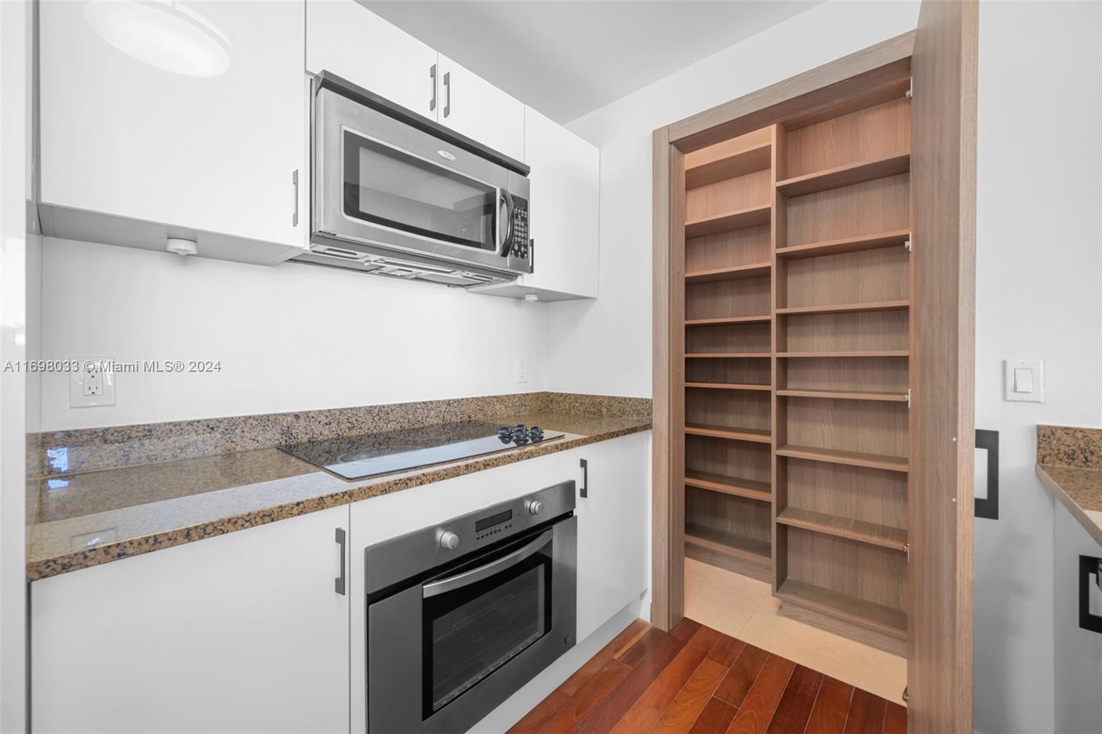 Listing Photo 11