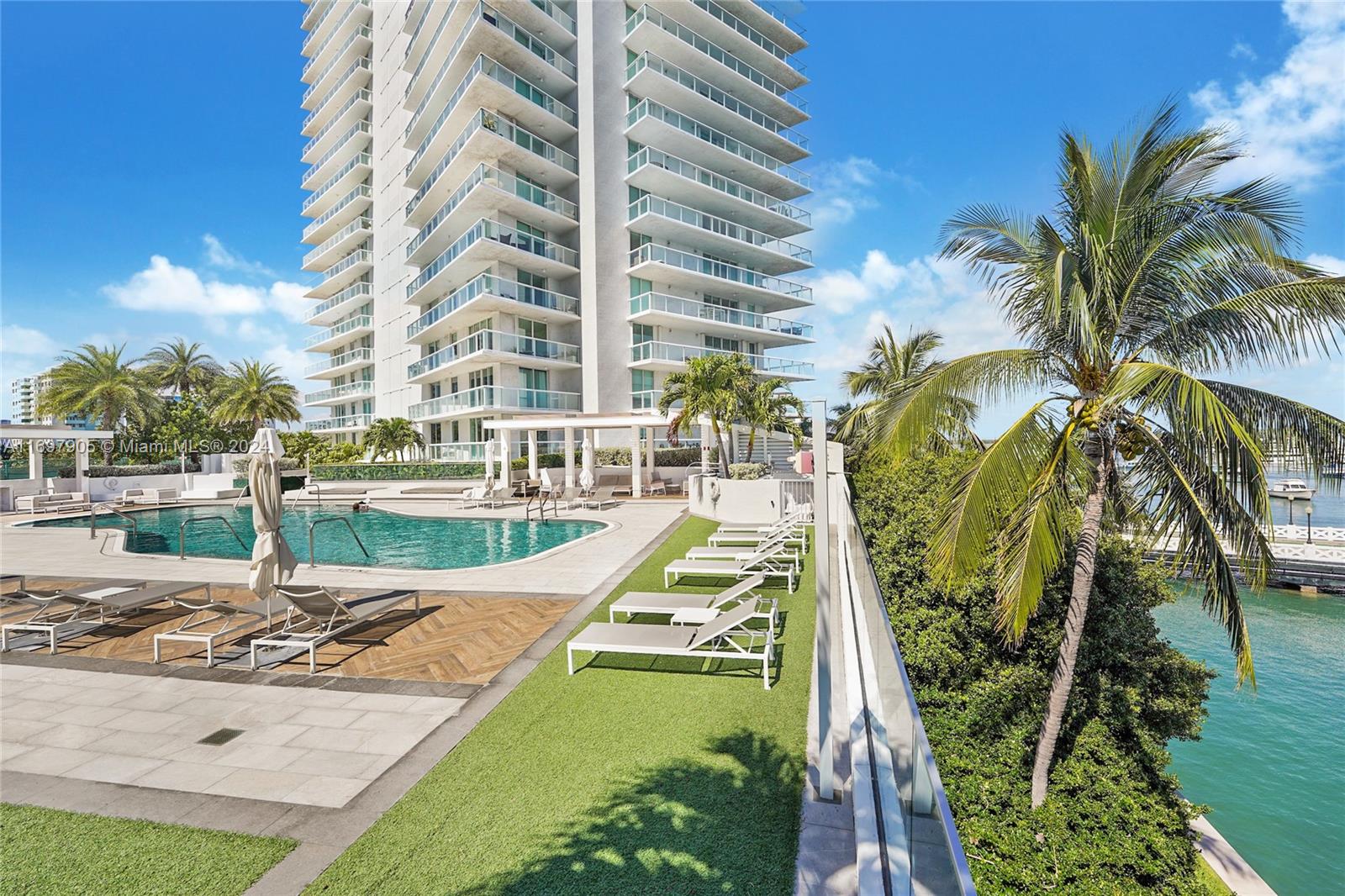 10 Venetian Way #902, Miami Beach FL 33139