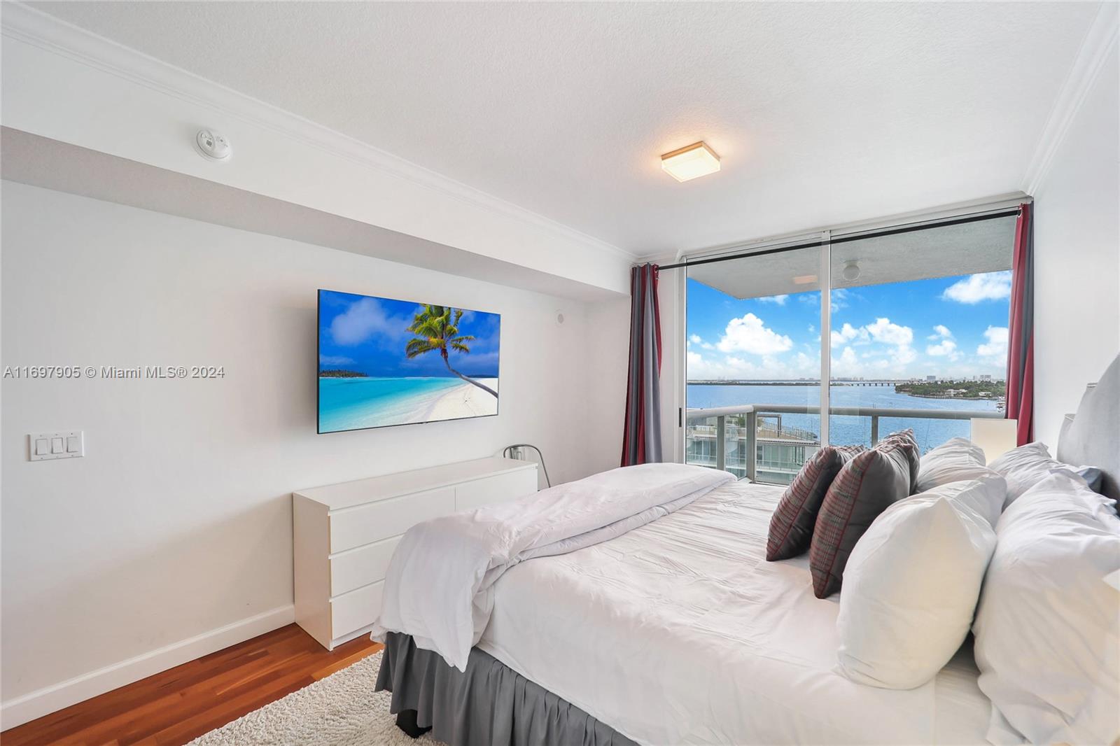 10 Venetian Way #902, Miami Beach FL 33139