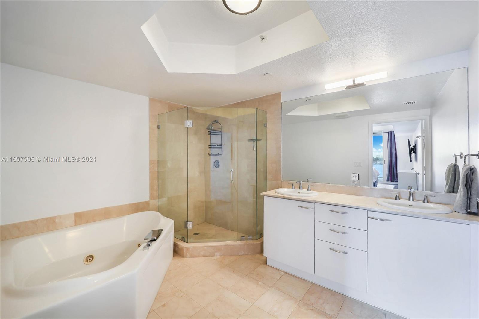 10 Venetian Way #902, Miami Beach FL 33139