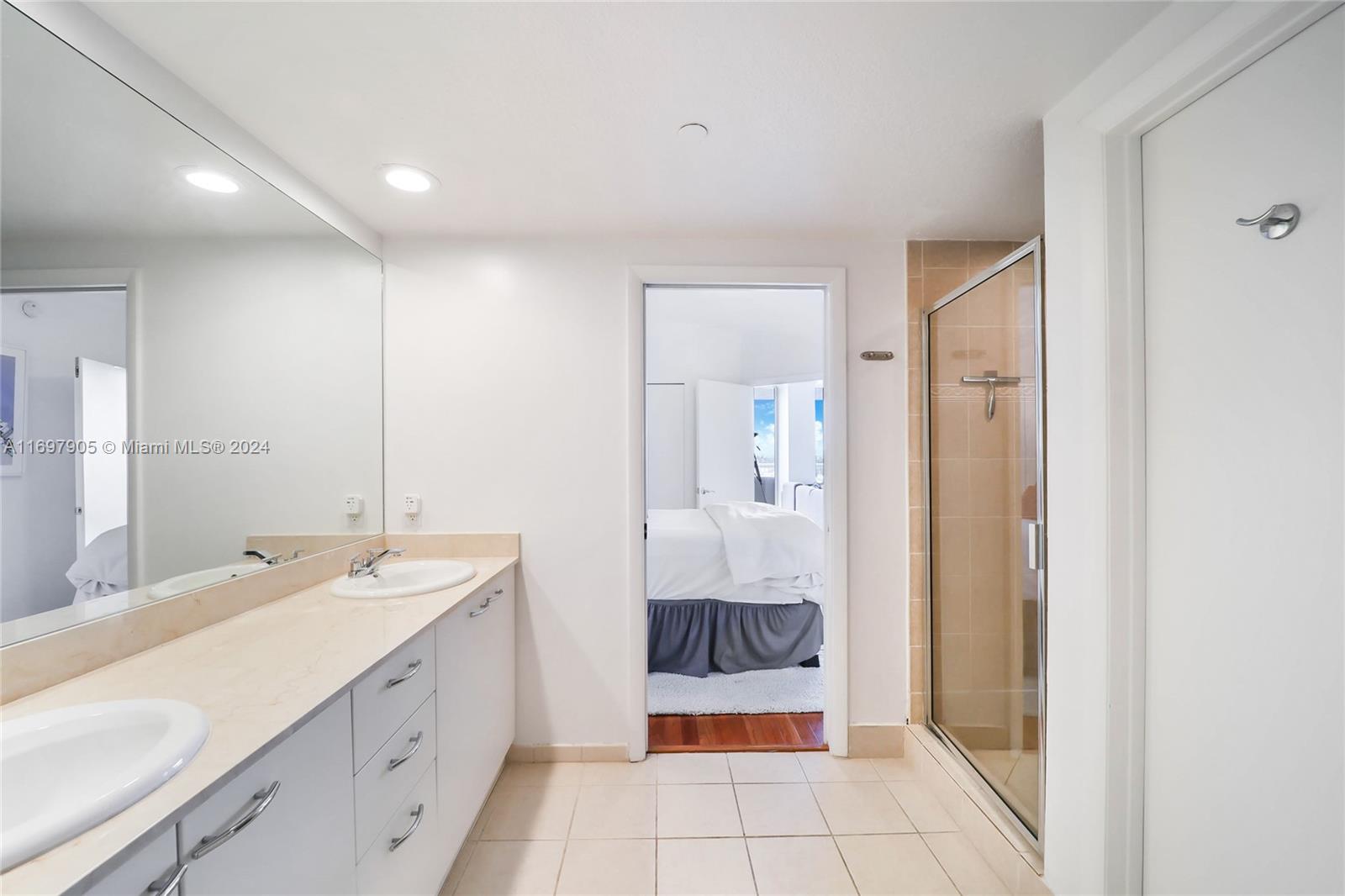10 Venetian Way #902, Miami Beach FL 33139