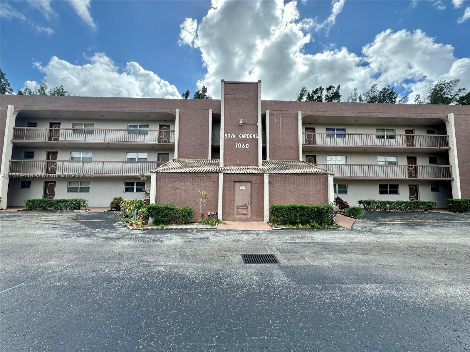 7060 Nova Dr #306C, Davie, Florida image 16