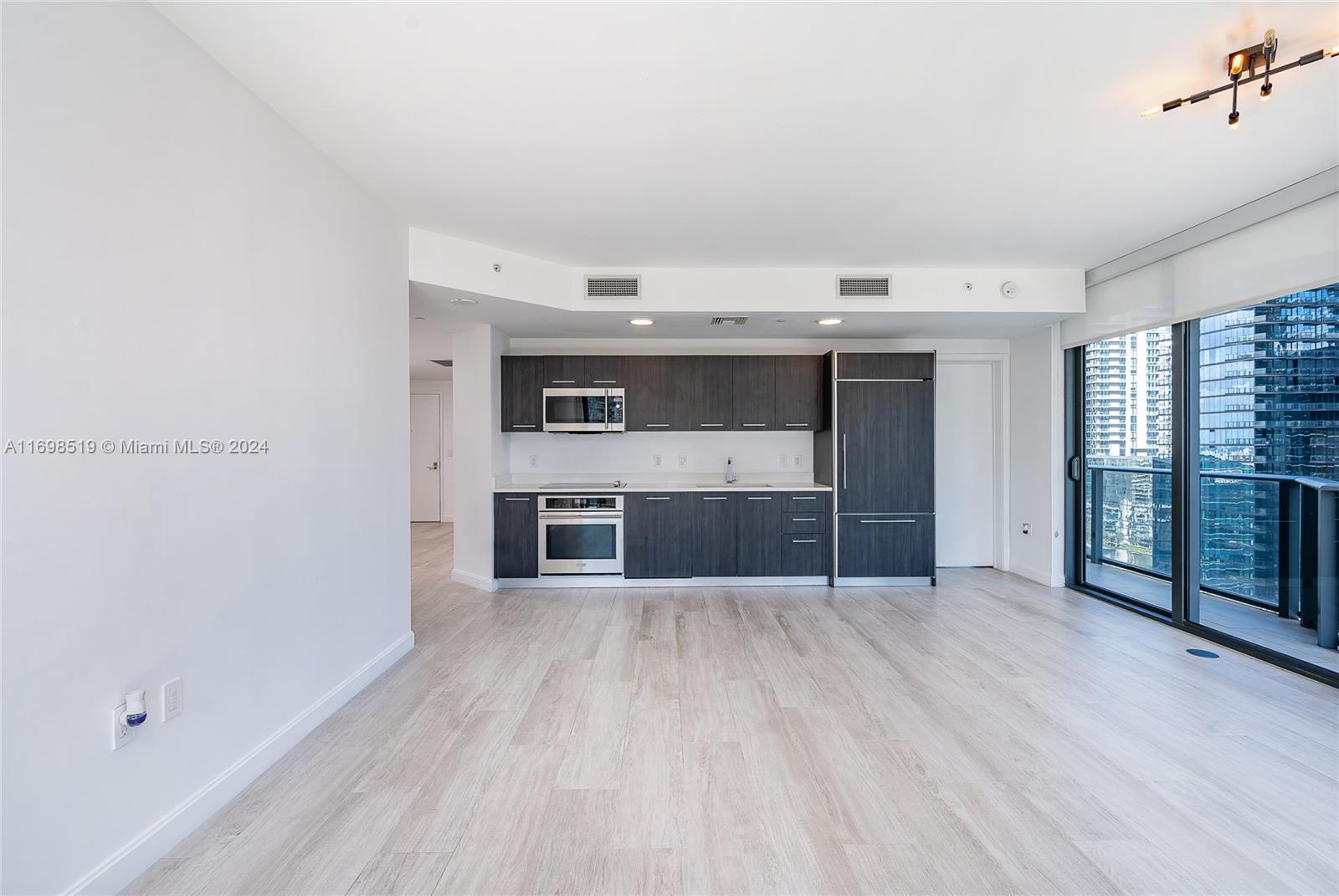 55 SW 9th St #2303, Miami FL 33130