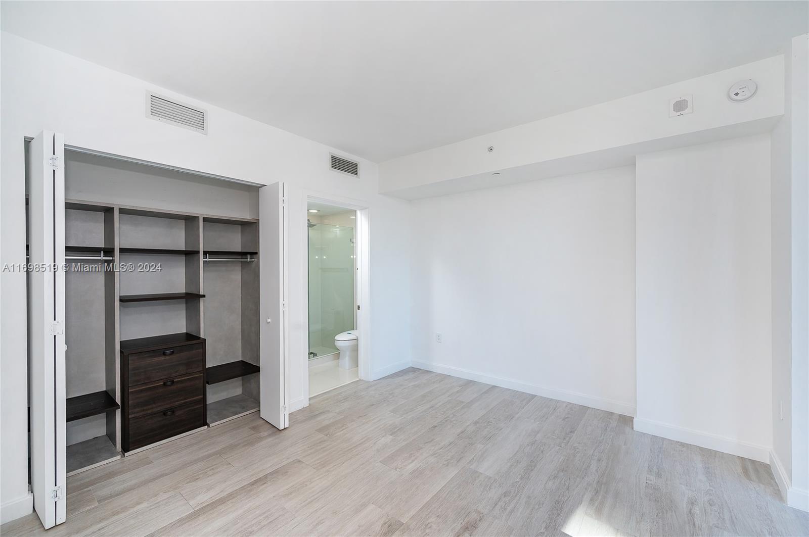 55 SW 9th St #2303, Miami FL 33130