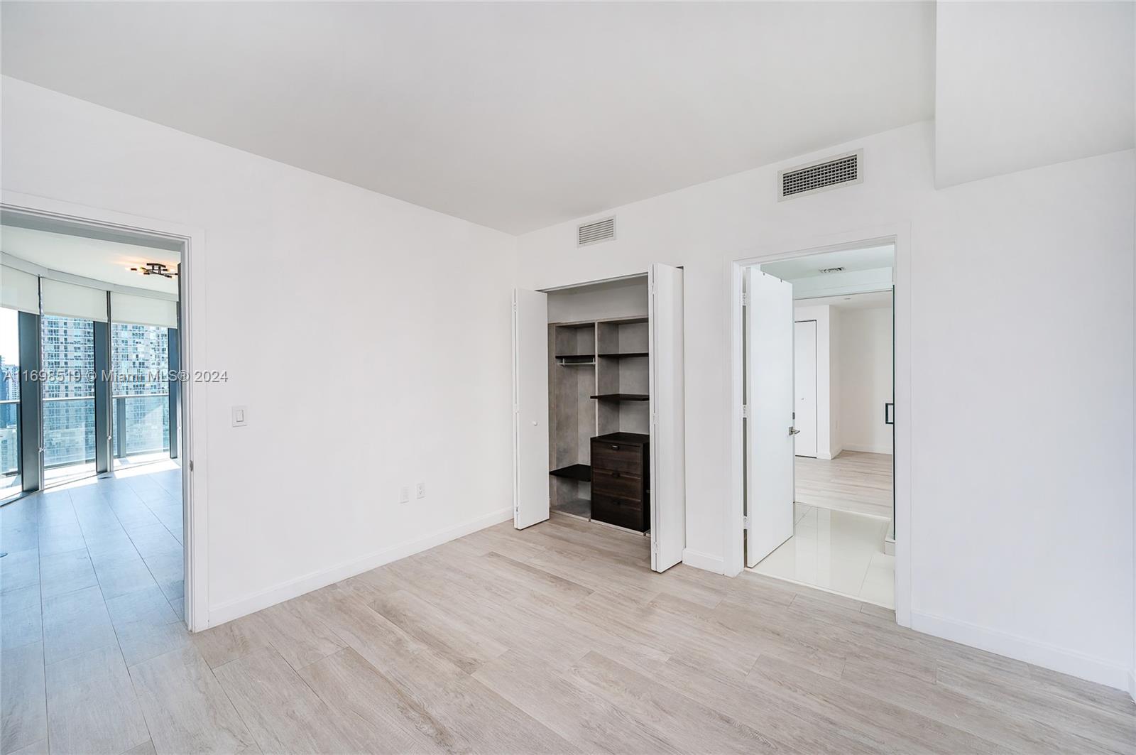 55 SW 9th St #2303, Miami FL 33130