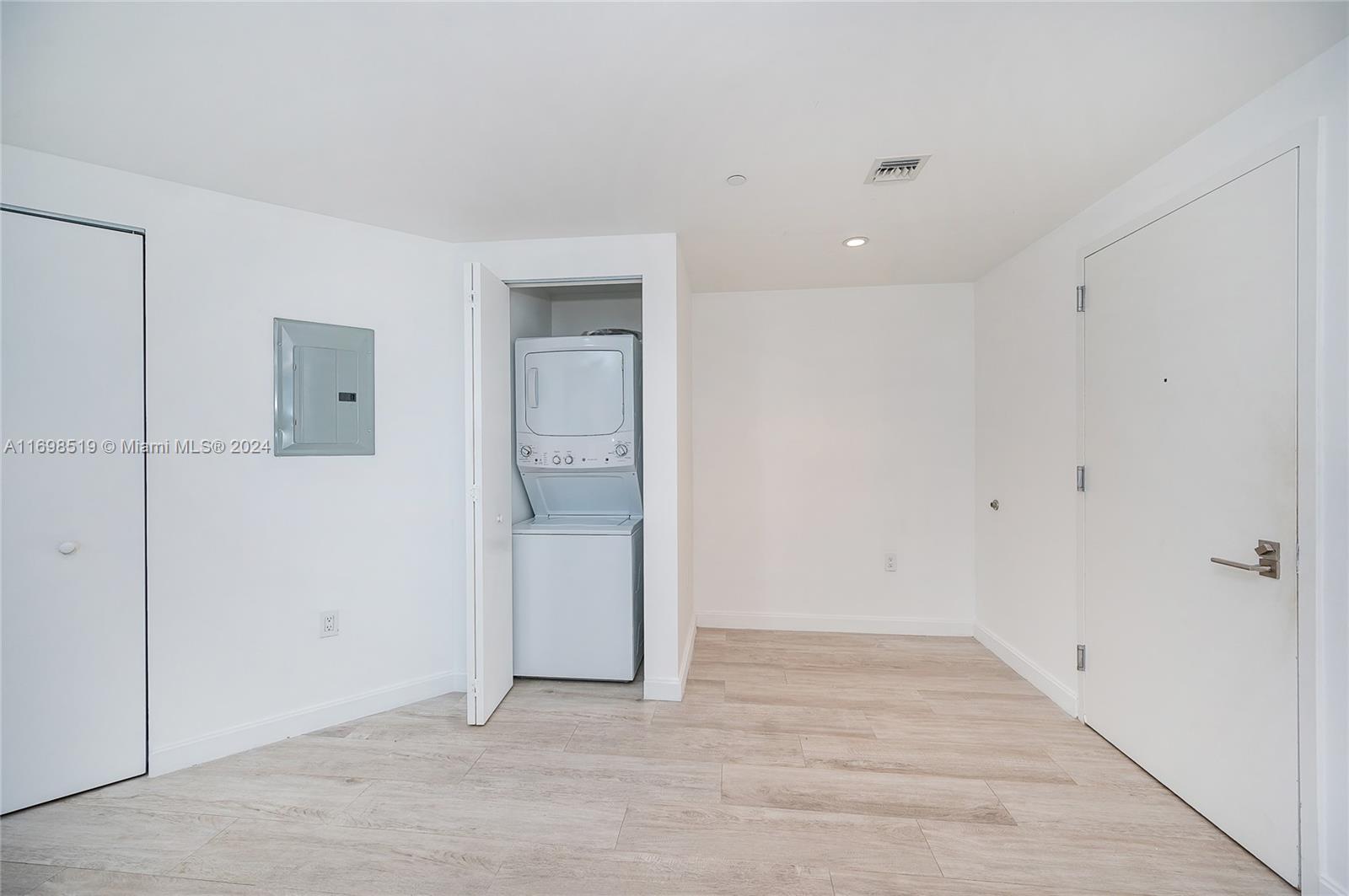 55 SW 9th St #2303, Miami FL 33130