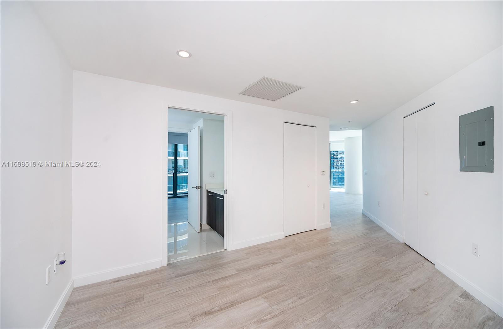 55 SW 9th St #2303, Miami FL 33130
