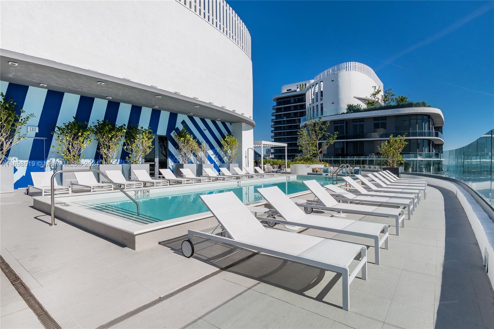 55 SW 9th St #2303, Miami FL 33130