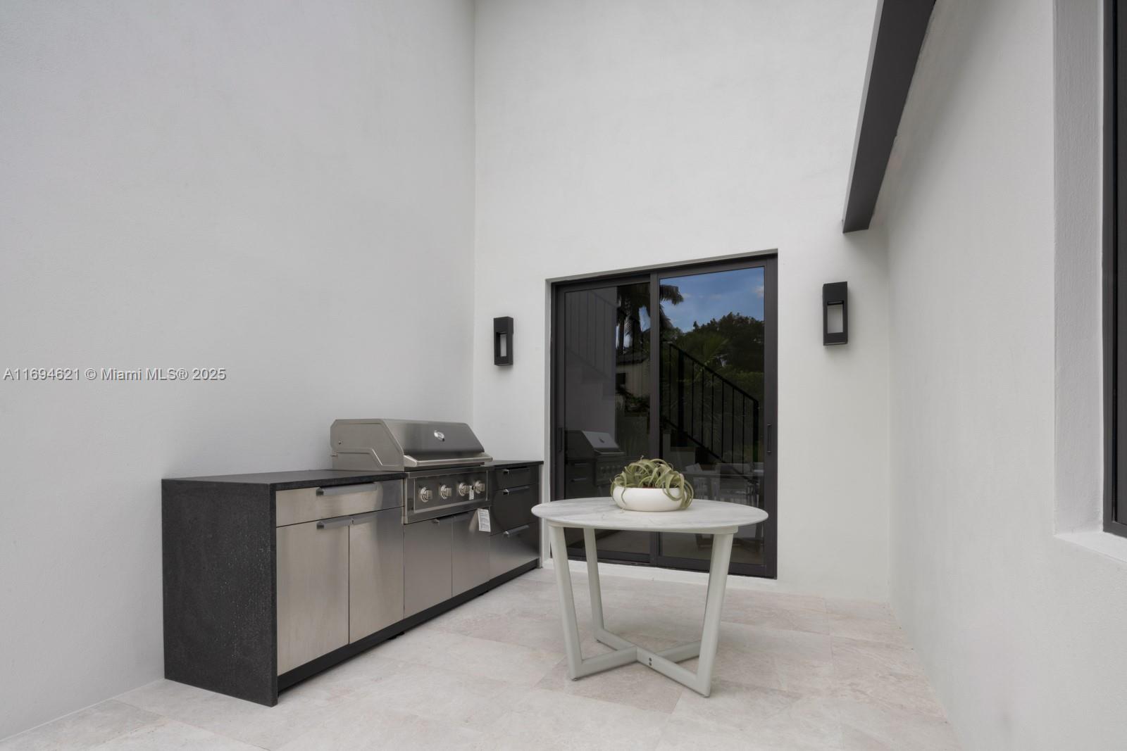 4575 N Bay Rd, Miami Beach, Florida image 31