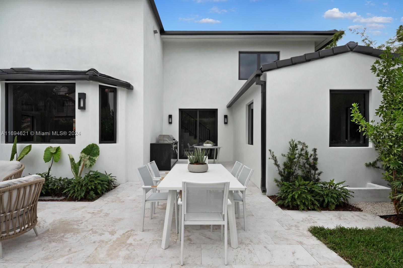 4575 N Bay Rd, Miami Beach, Florida image 32