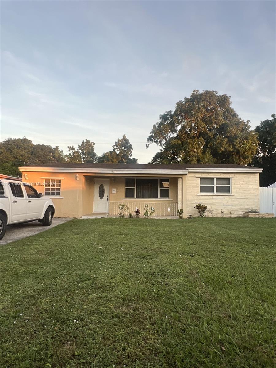 2421 Arcadia Dr, Miramar, Florida image 2