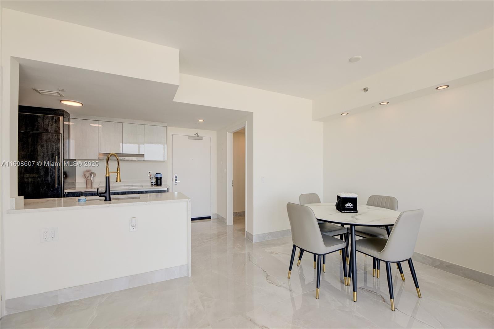 450 Alton Rd #2008, Miami Beach FL 33139