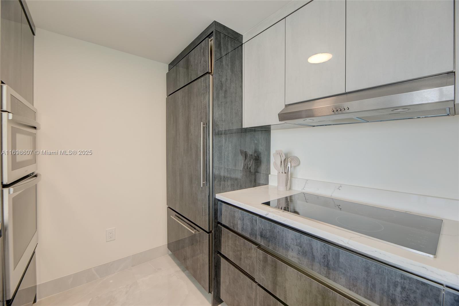 450 Alton Rd #2008, Miami Beach FL 33139