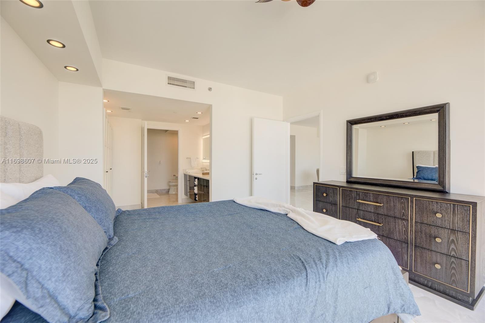 450 Alton Rd #2008, Miami Beach FL 33139