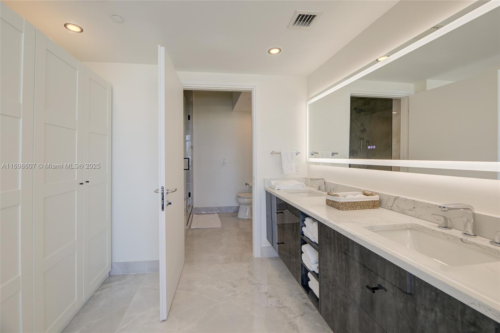 450 Alton Rd #2008, Miami Beach FL 33139