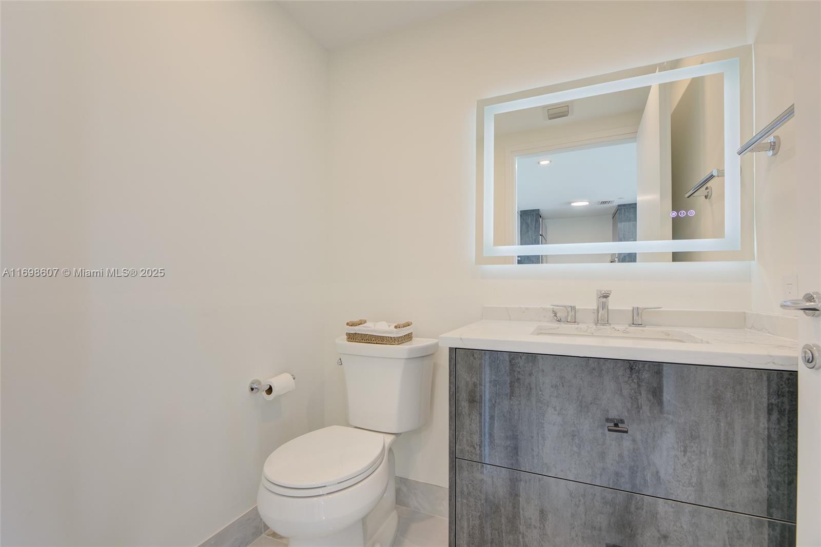 450 Alton Rd #2008, Miami Beach FL 33139