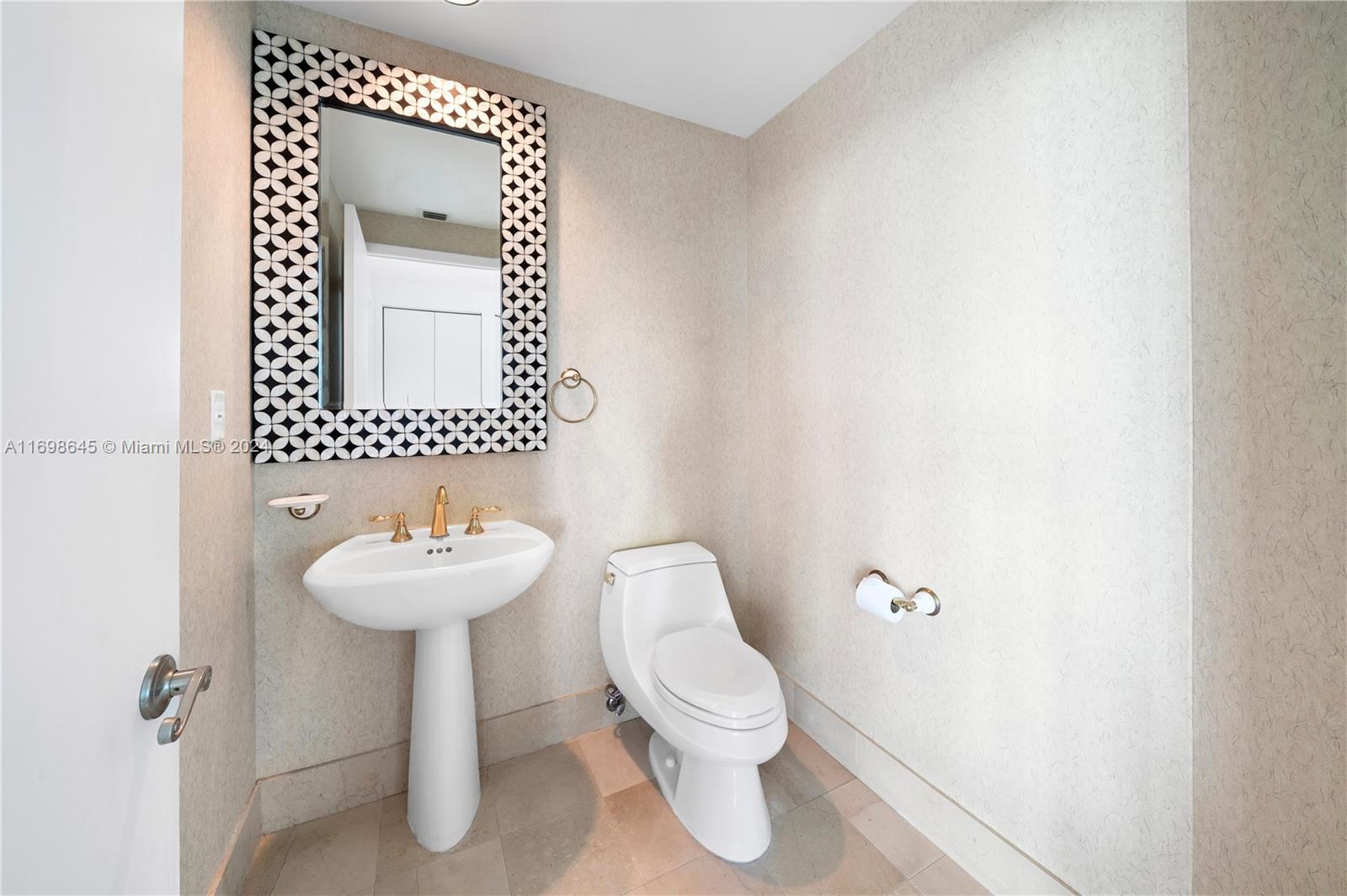 300 S Pointe Dr #1901, Miami Beach FL 33139