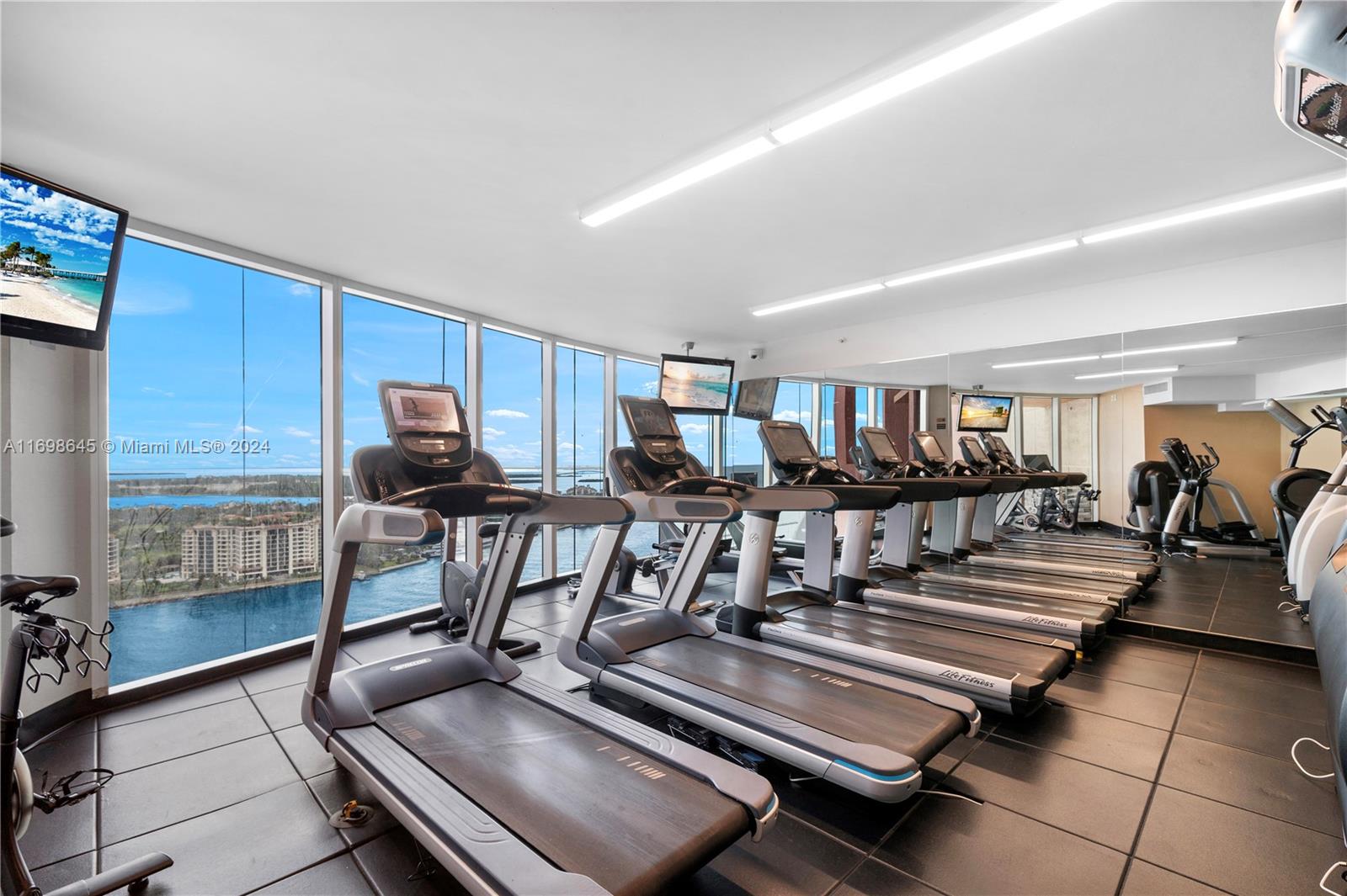 300 S Pointe Dr #1901, Miami Beach FL 33139