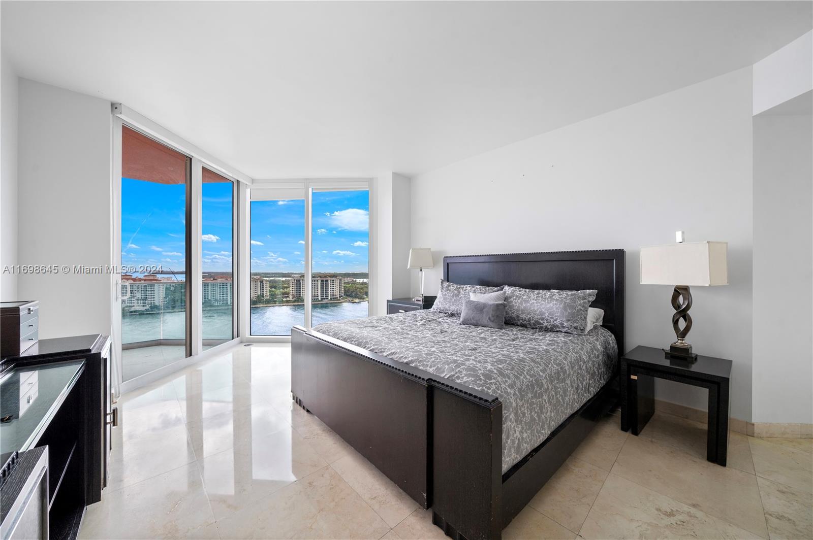 300 S Pointe Dr #1901, Miami Beach FL 33139