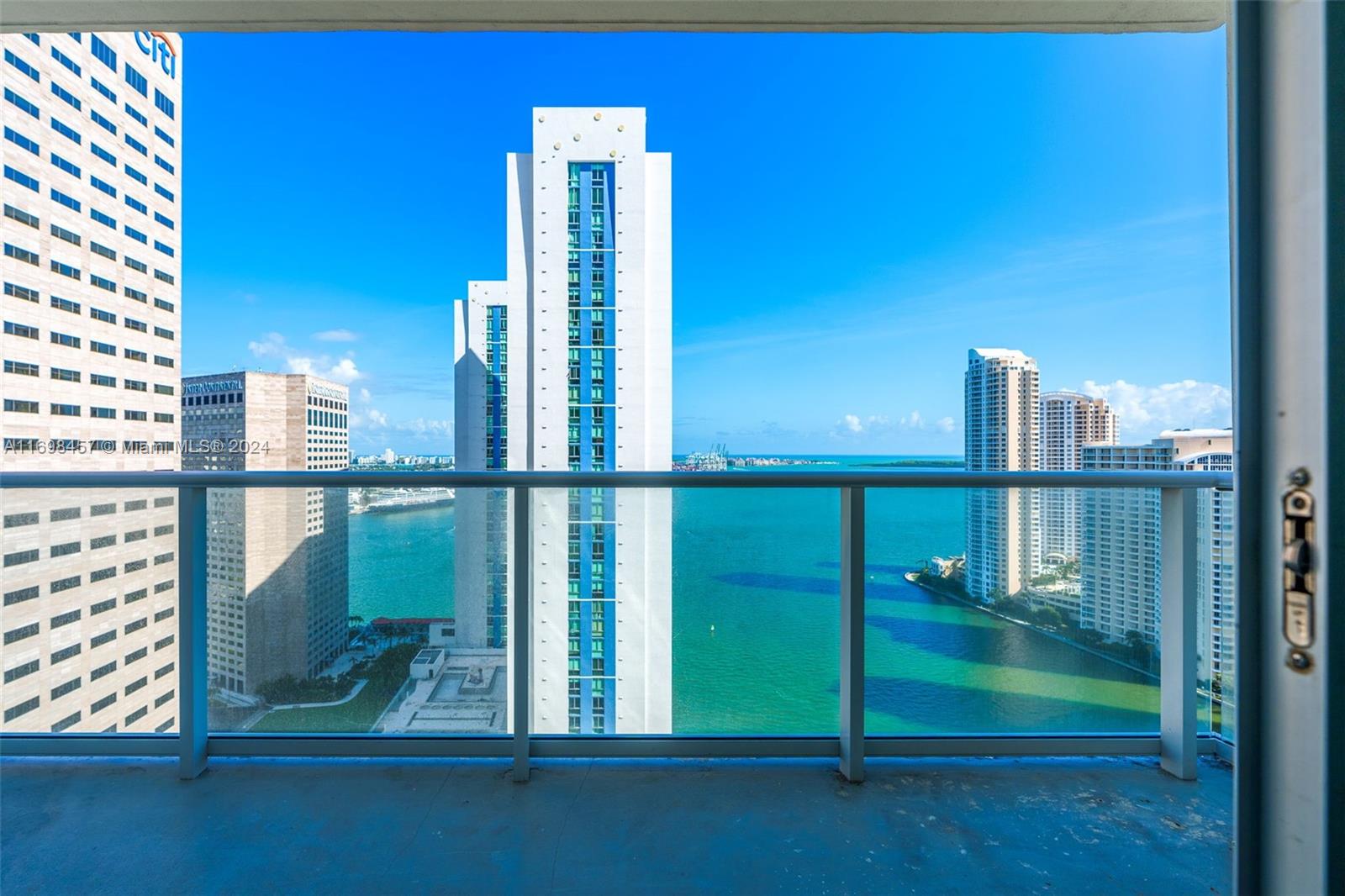 300 S Biscayne Blvd #T-2614, Miami FL 33131