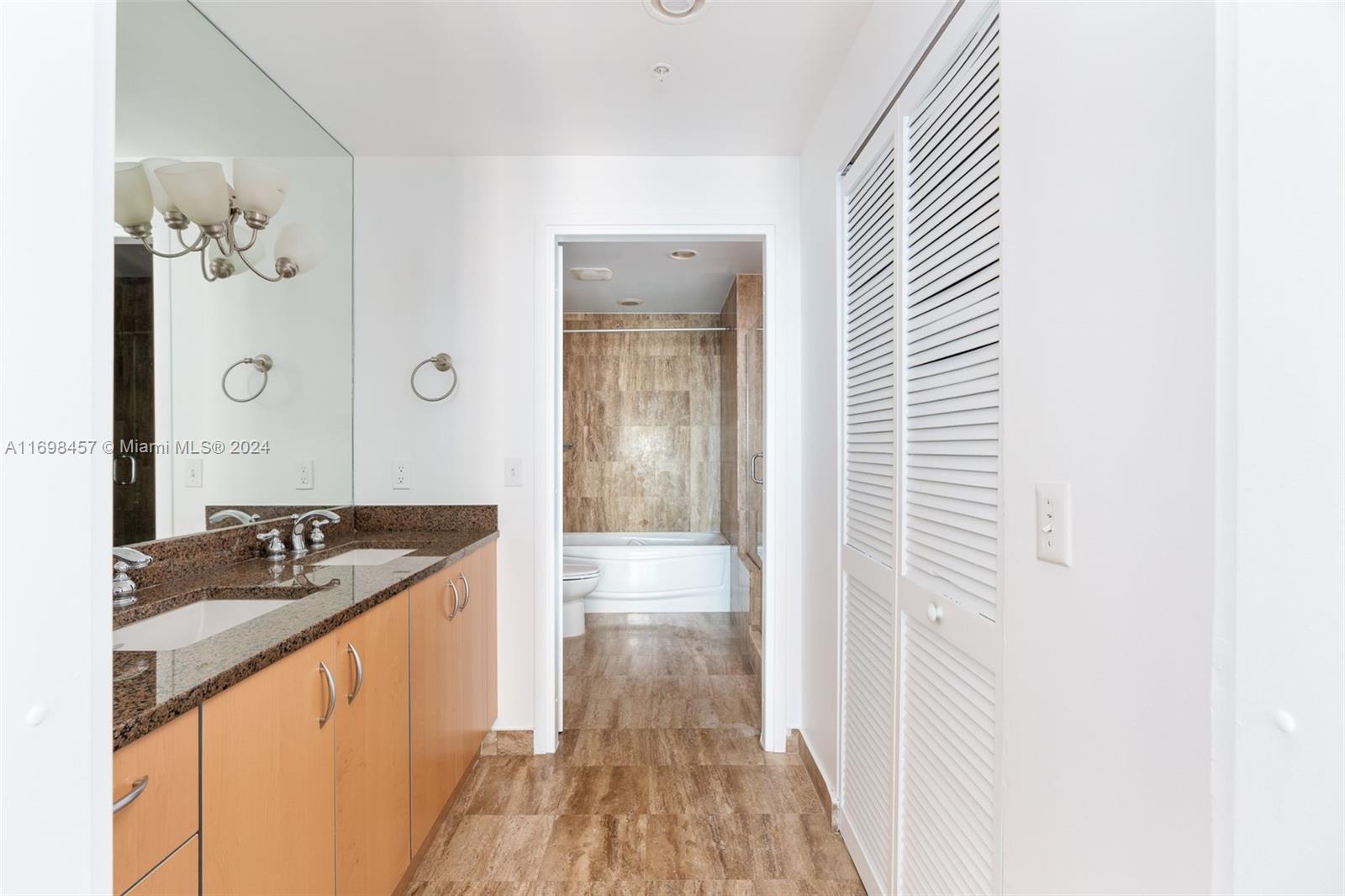 300 S Biscayne Blvd #T-2614, Miami FL 33131