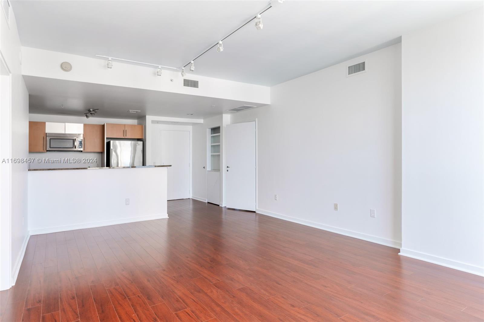 300 S Biscayne Blvd #T-2614, Miami FL 33131