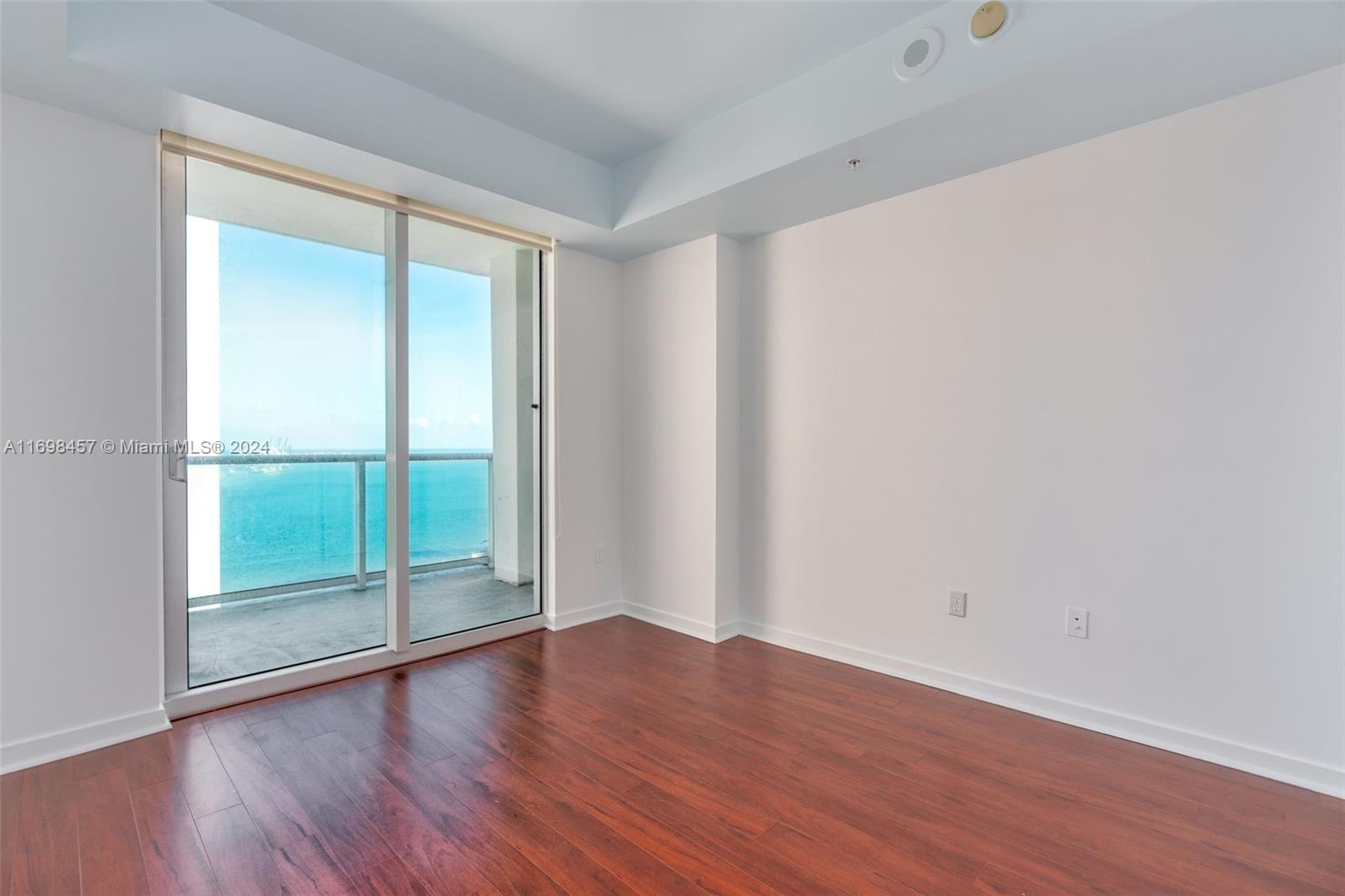 300 S Biscayne Blvd #T-2614, Miami FL 33131