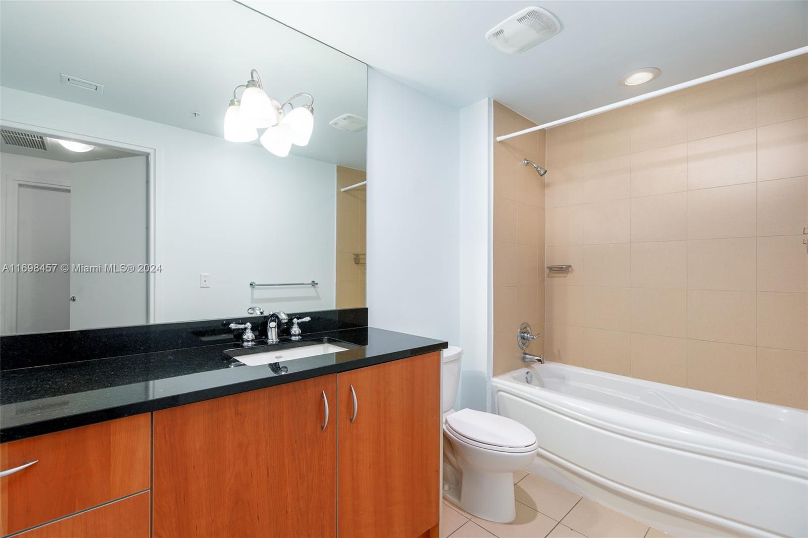 300 S Biscayne Blvd #T-2614, Miami FL 33131
