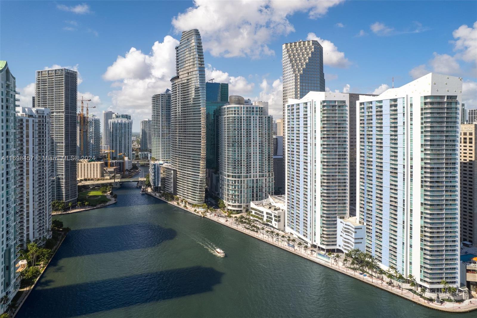 300 S Biscayne Blvd #T-2614, Miami FL 33131