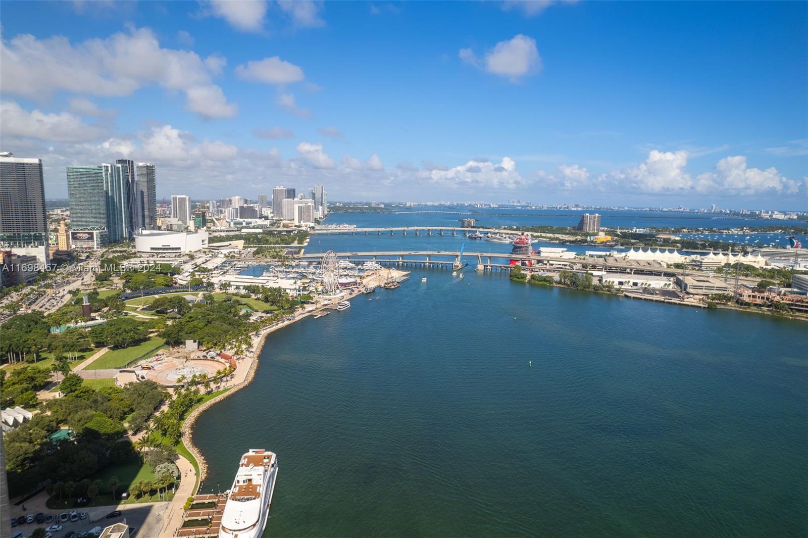 300 S Biscayne Blvd #T-2614, Miami FL 33131
