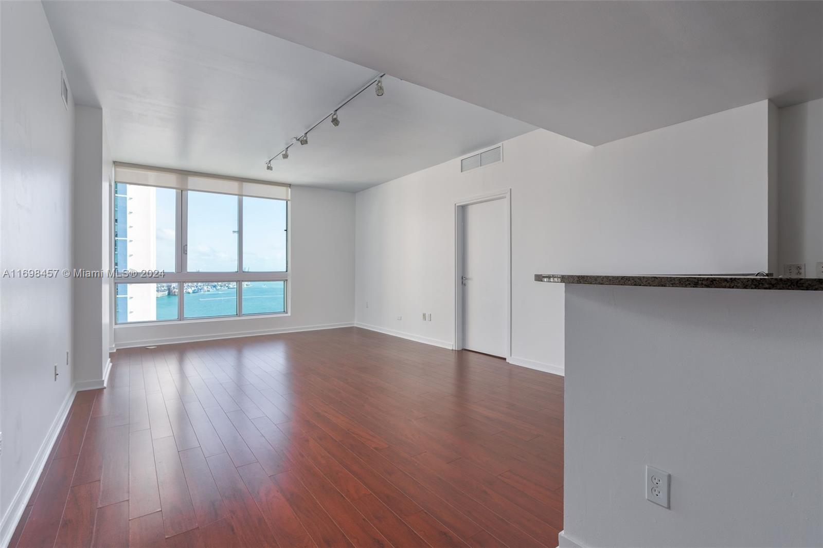 300 S Biscayne Blvd #T-2614, Miami FL 33131