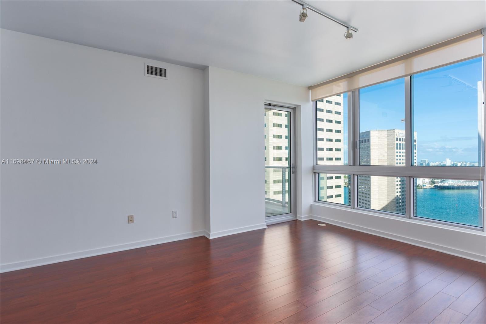 300 S Biscayne Blvd #T-2614, Miami FL 33131