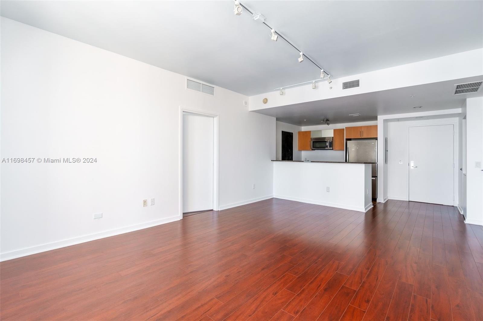 300 S Biscayne Blvd #T-2614, Miami FL 33131