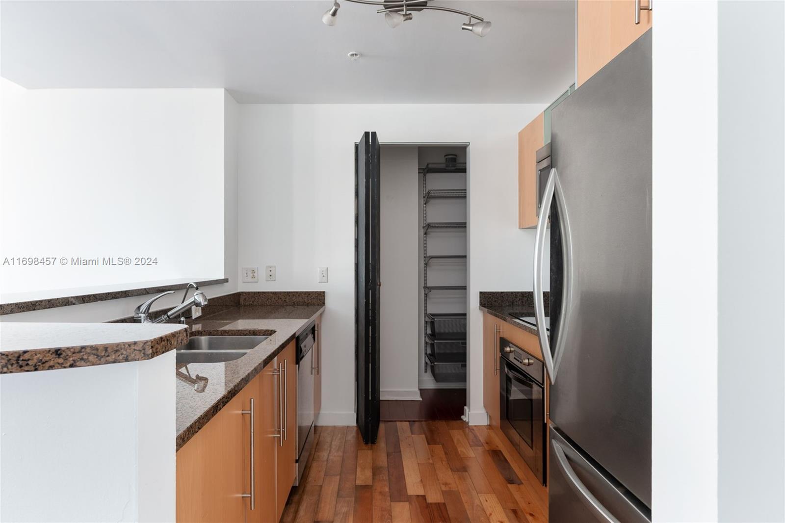 300 S Biscayne Blvd #T-2614, Miami FL 33131