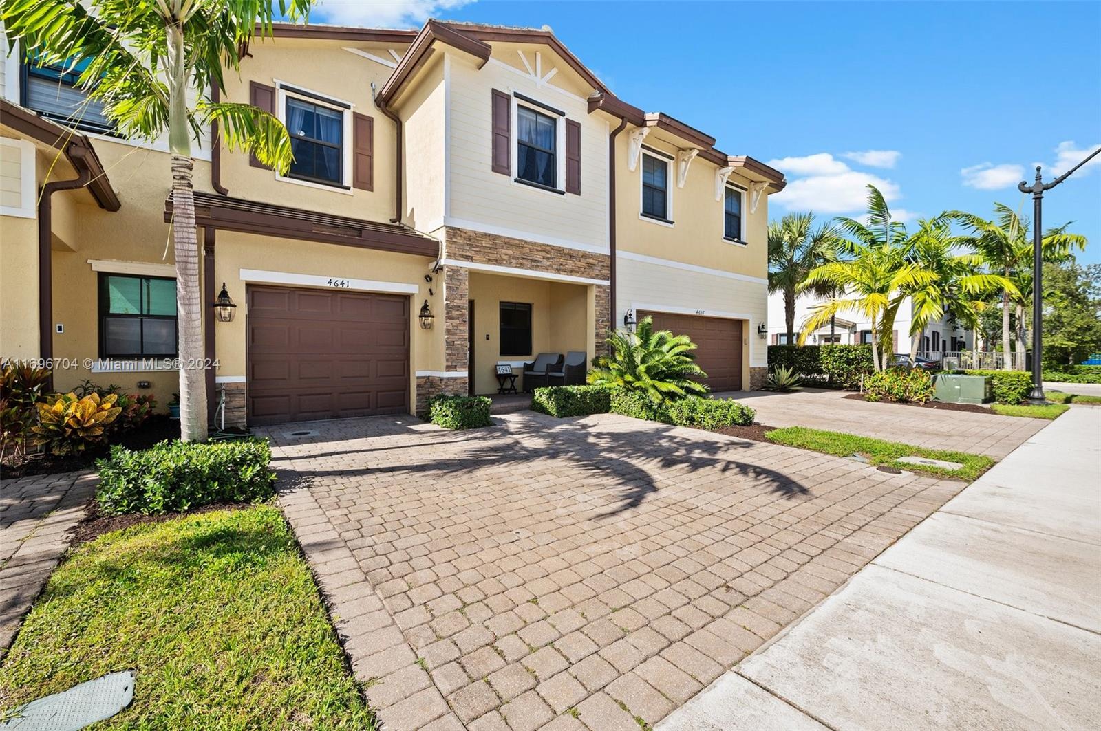 4641 Caspian Way, Davie, Florida image 2