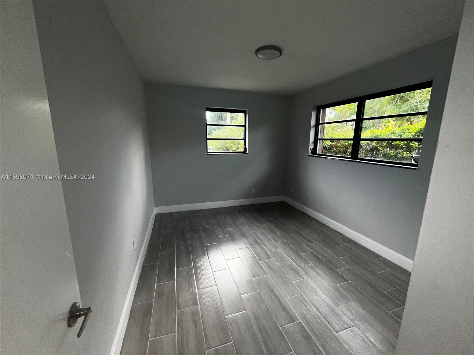 1230 NE 155th St, North Miami Beach, Florida image 31