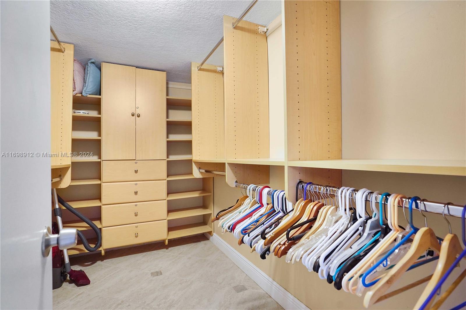 Listing Photo 14