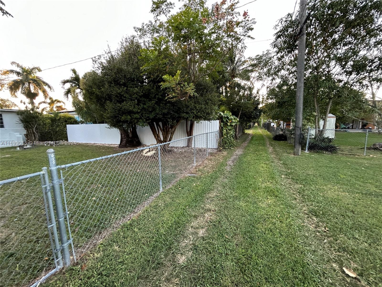 655 NW 10th St, Homestead, Florida image 18