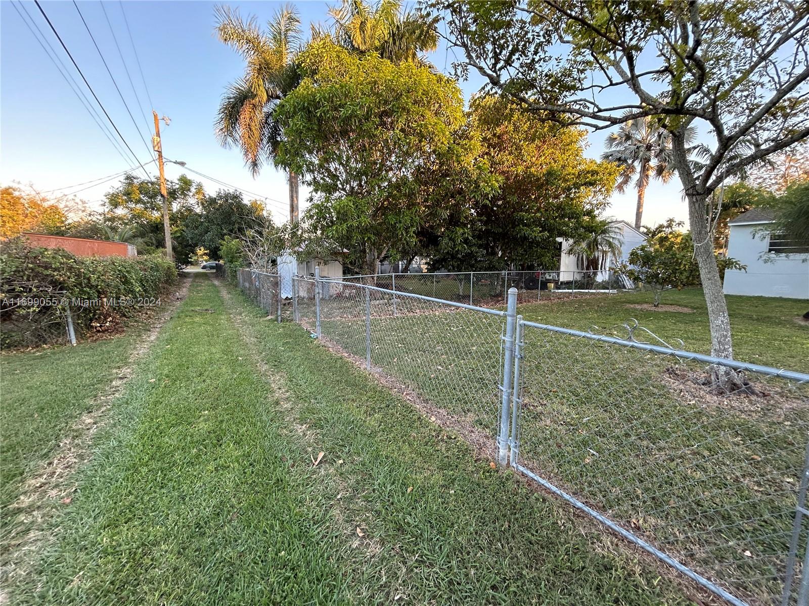 655 NW 10th St, Homestead, Florida image 19