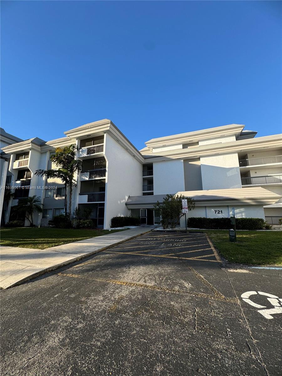 Residential, Plantation, Florida image 6