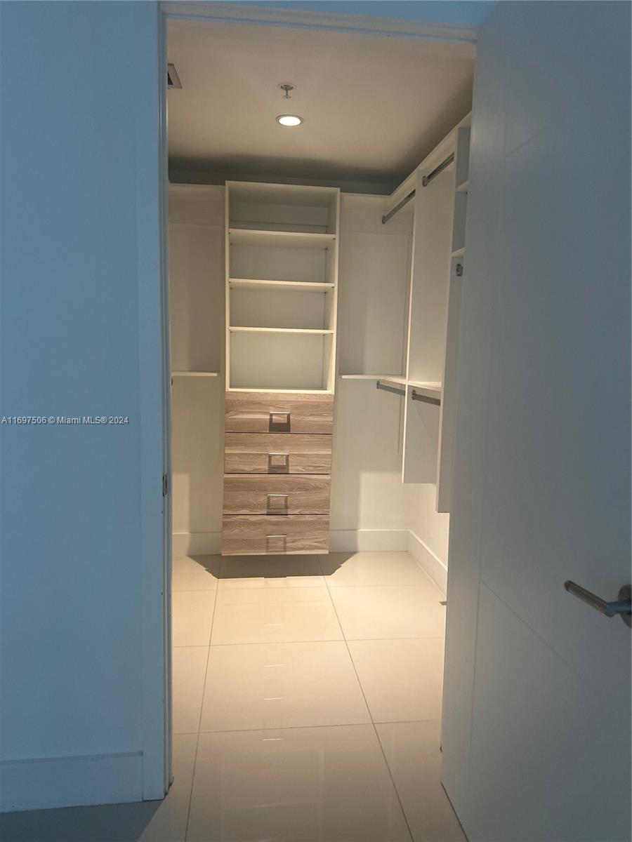 1010 SW 2nd Ave #1906, Miami FL 33130
