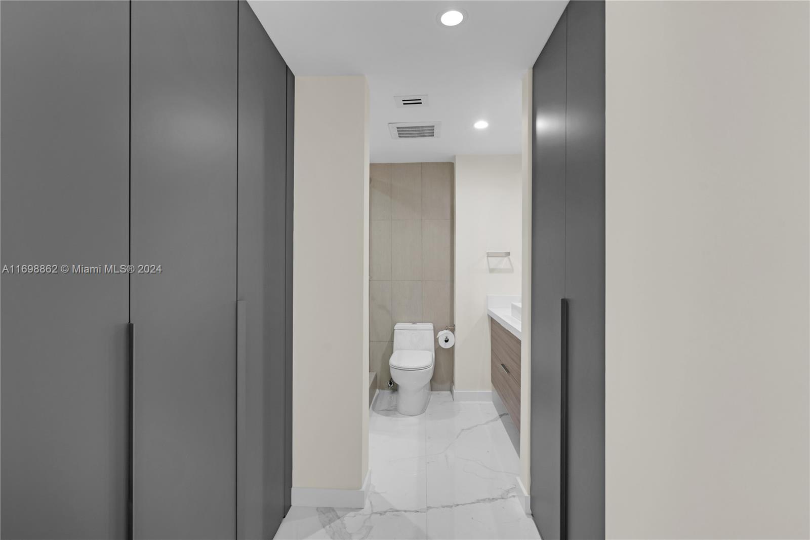 1331 Brickell Bay Dr #3611, Miami FL 33131