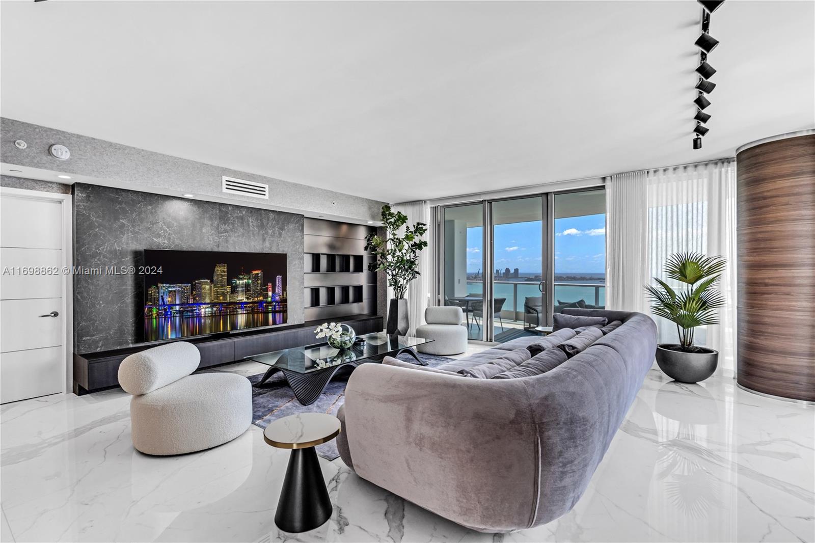 1331 Brickell Bay Dr #3611, Miami FL 33131