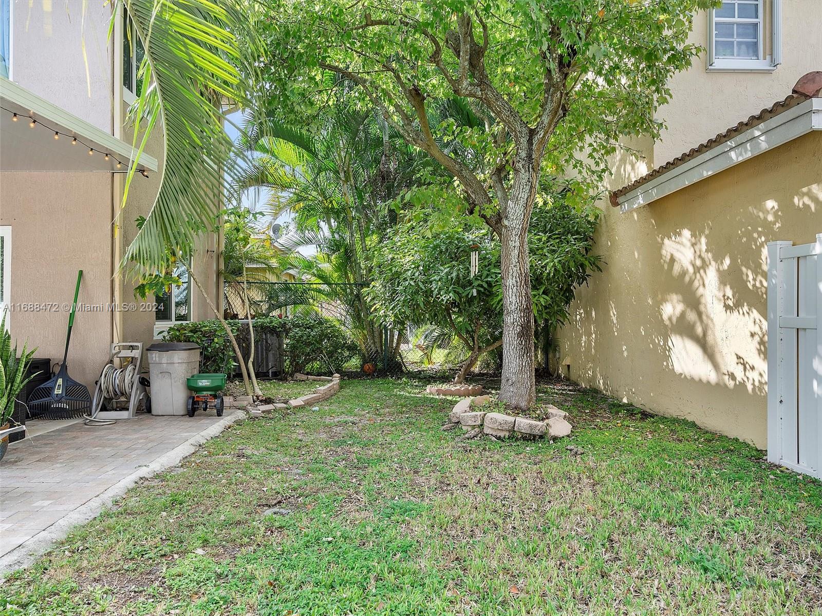 9201 NW 54th St, Sunrise, Florida image 40