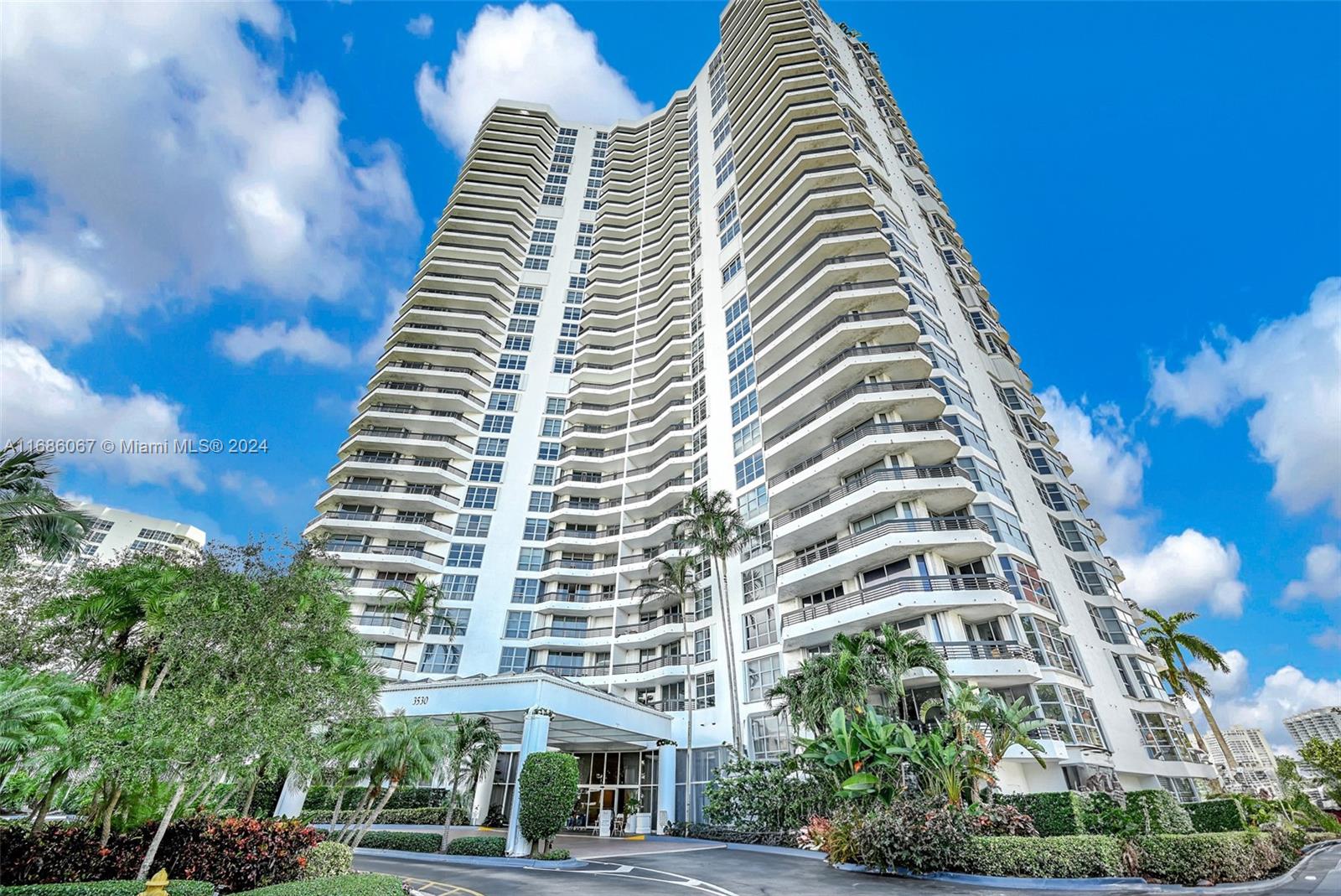 3530 Mystic Pointe Dr #2106, Aventura, Florida image 3